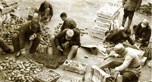 NG电子游戏集团的前身华兴铁工厂降生，，，后生长为徐州重型机械厂