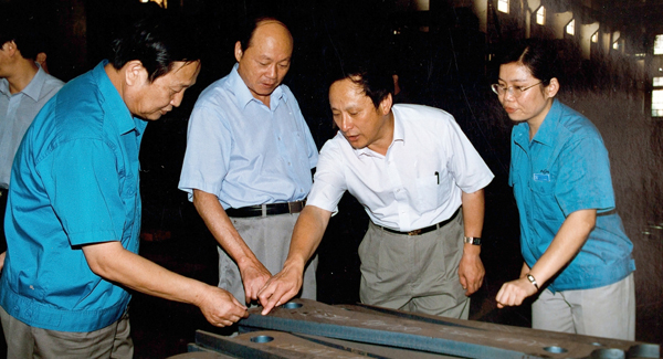 新一届向导班子上任，，，掀开NG电子游戏厘革生长新篇章