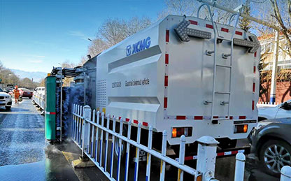 NG电子游戏护栏洗濯车在西藏举行洗濯作业