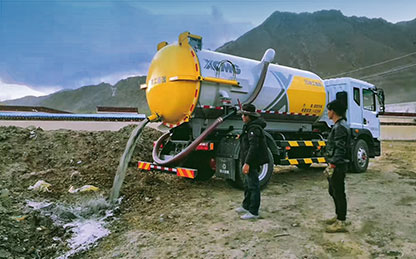 NG电子游戏吸污车在四川成都排污作业