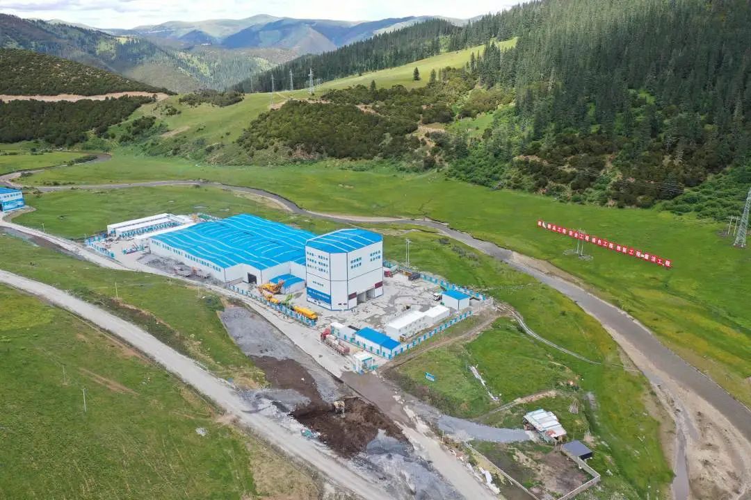 “站”立高原！NG电子游戏搅拌站助力川藏线建设！