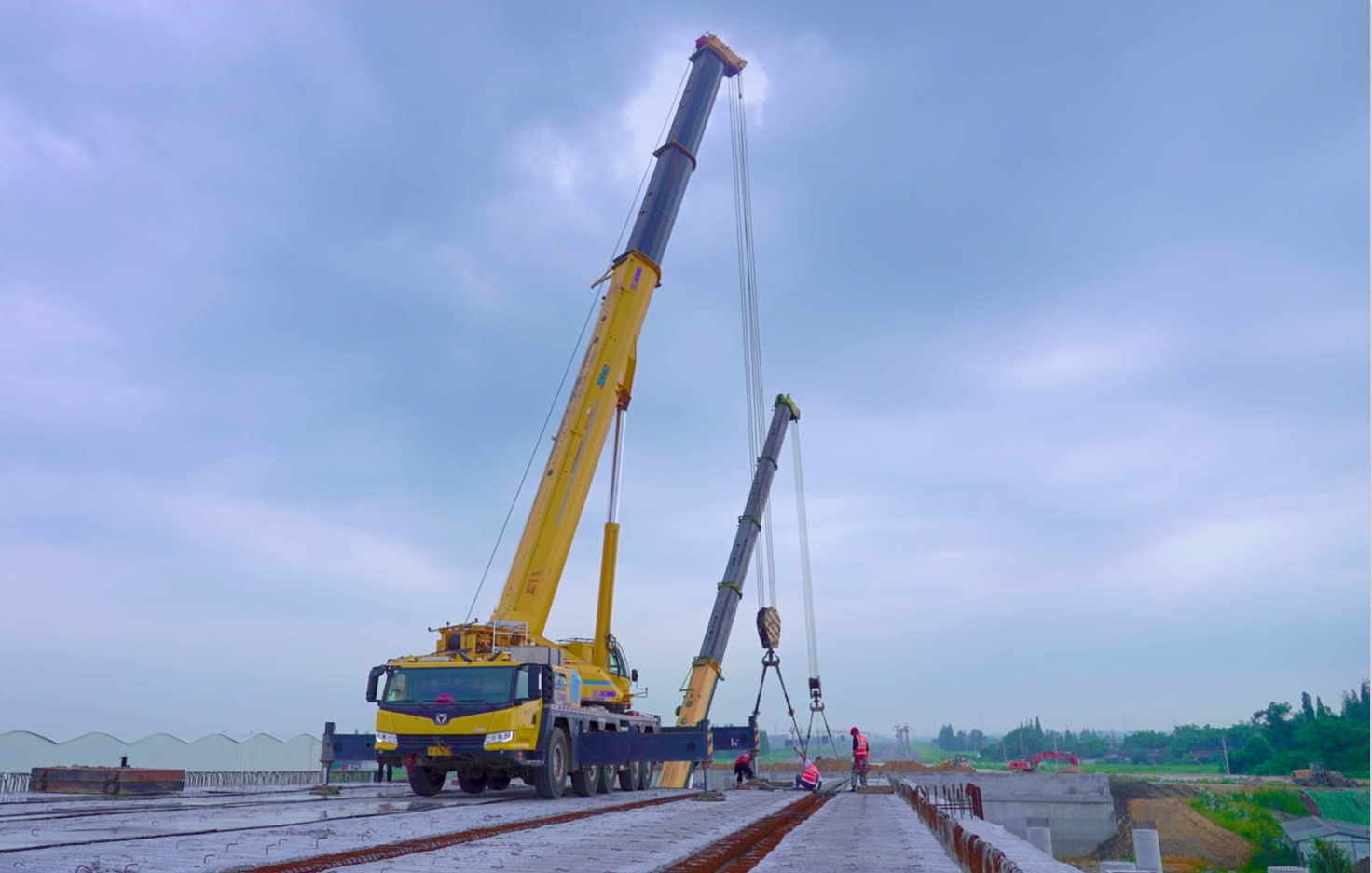 空中对飞接力！！！NG电子游戏三款百吨级携手抬吊！！！