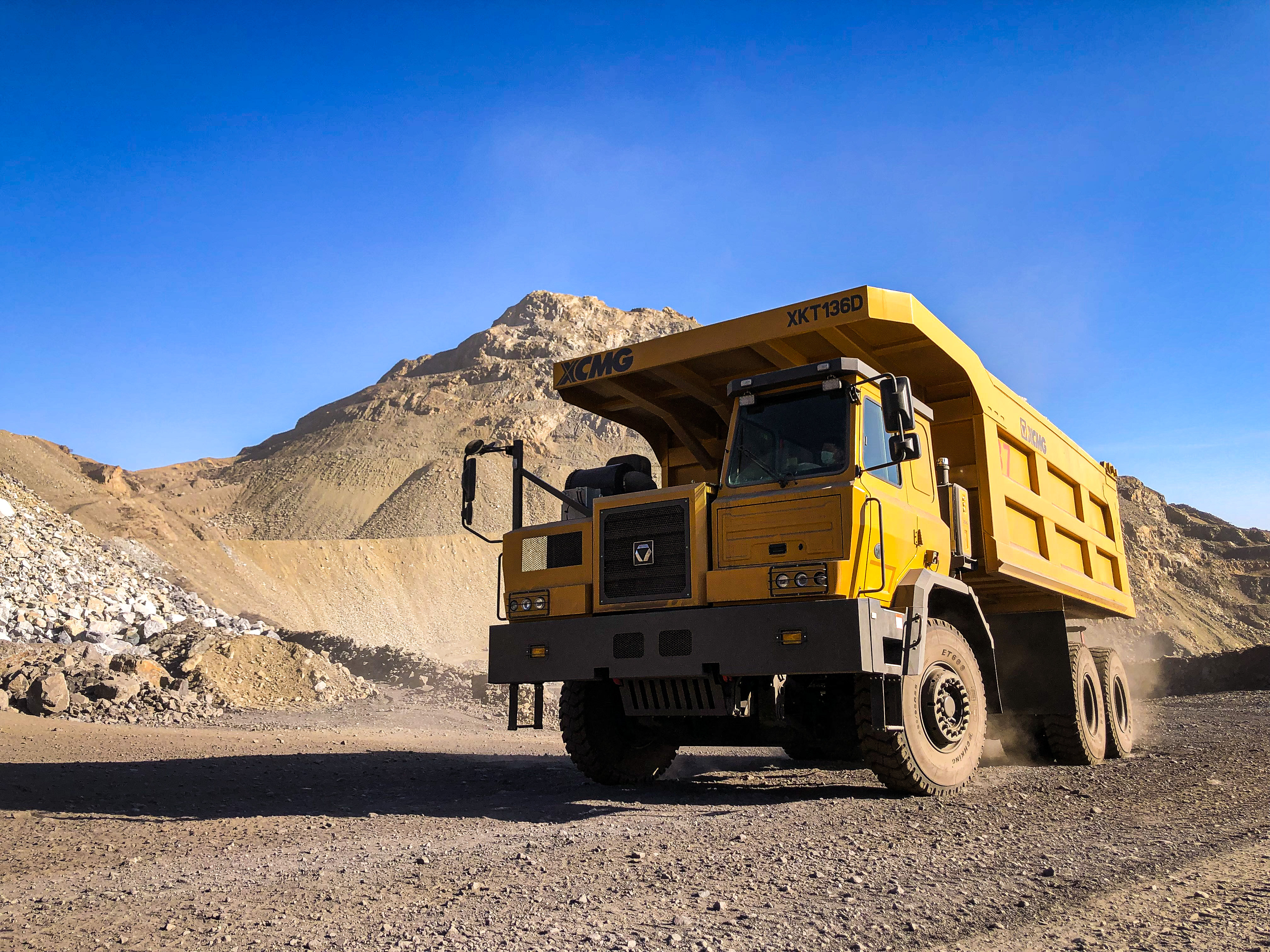 【新品下线】NG电子游戏XKT136D三桥宽体矿车正式下线！！！