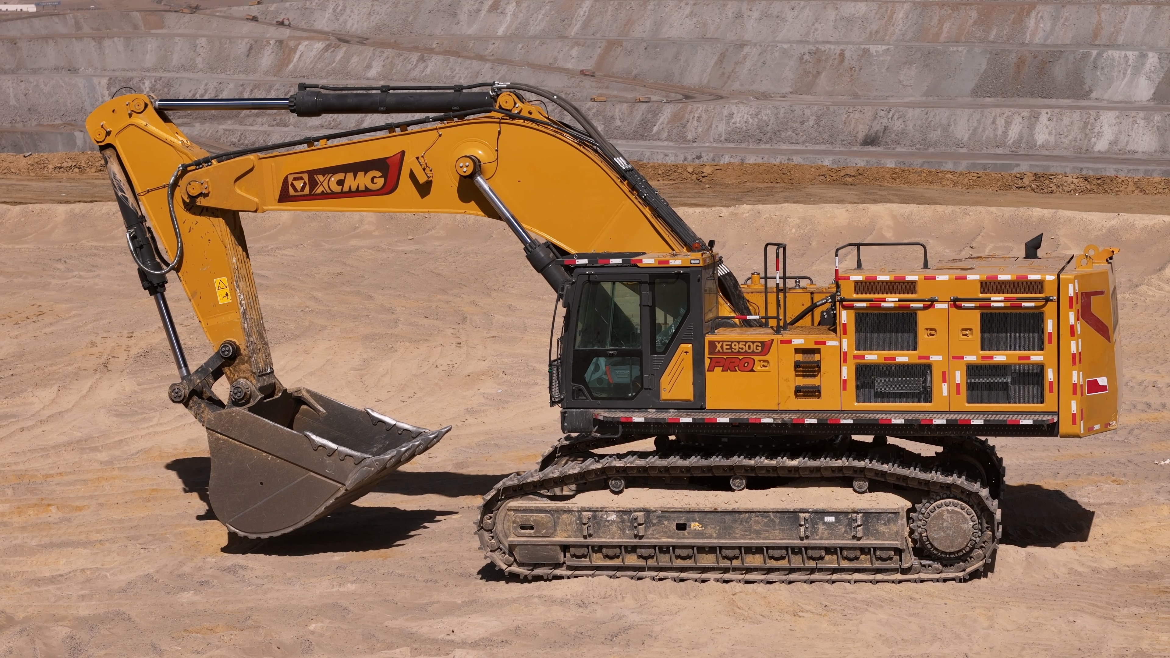 “油”我掌控，， “省”者为王！！！NG电子游戏XE950G Pro矿用挖掘机品质之选