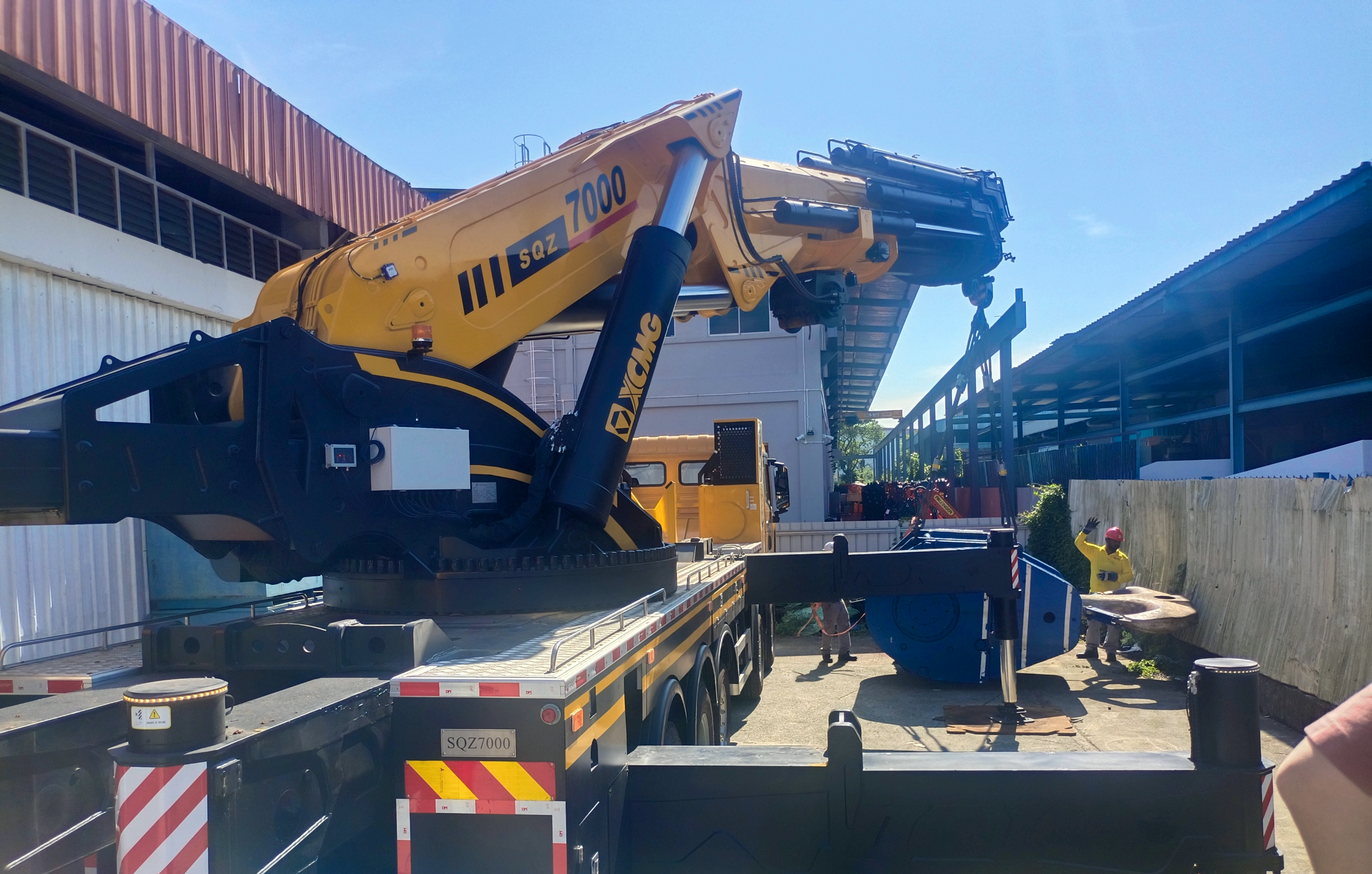 NG电子游戏SQZ7000新加坡首吊大秀狭窄空间作业实力