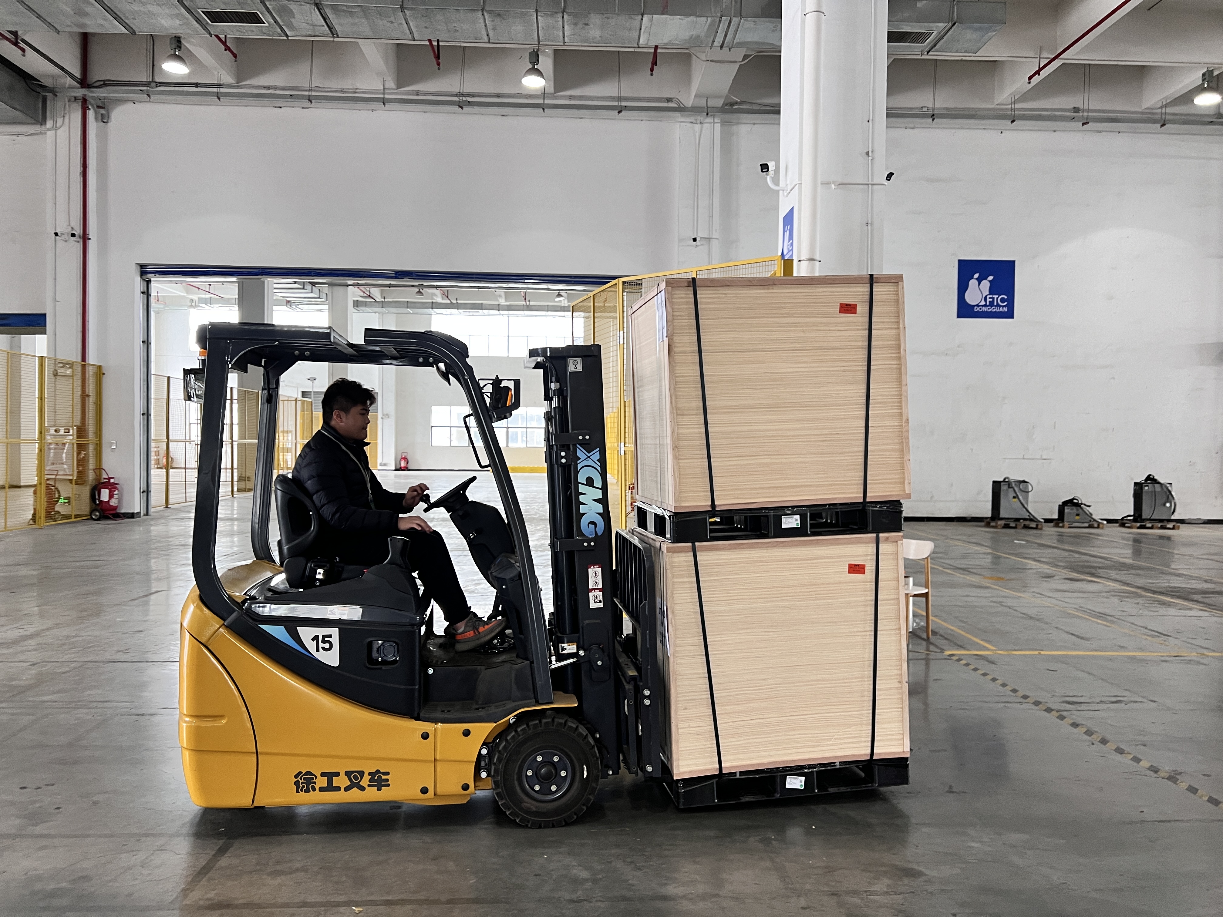 NG电子游戏三支点系列叉车助力物流仓储行业无邪搬运