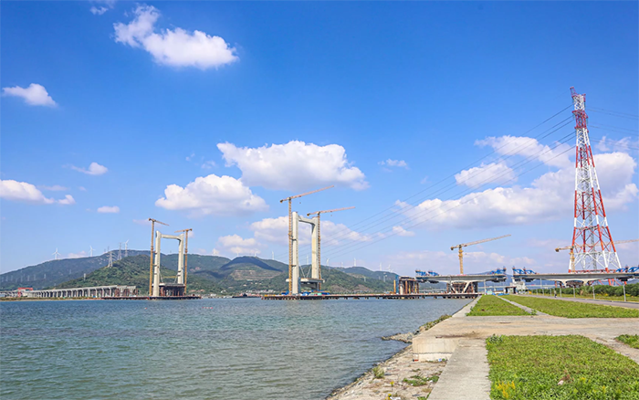 “牵手”群岛！！！NG电子游戏塔机助力天下级跨海连岛工程刷新“进度条”