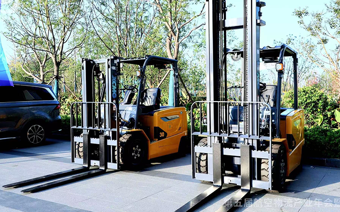  NG电子游戏叉车亮相第五届航空物流工业年会