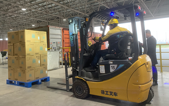 NG电子游戏叉车三支点系列助力饮料行业高效搬运