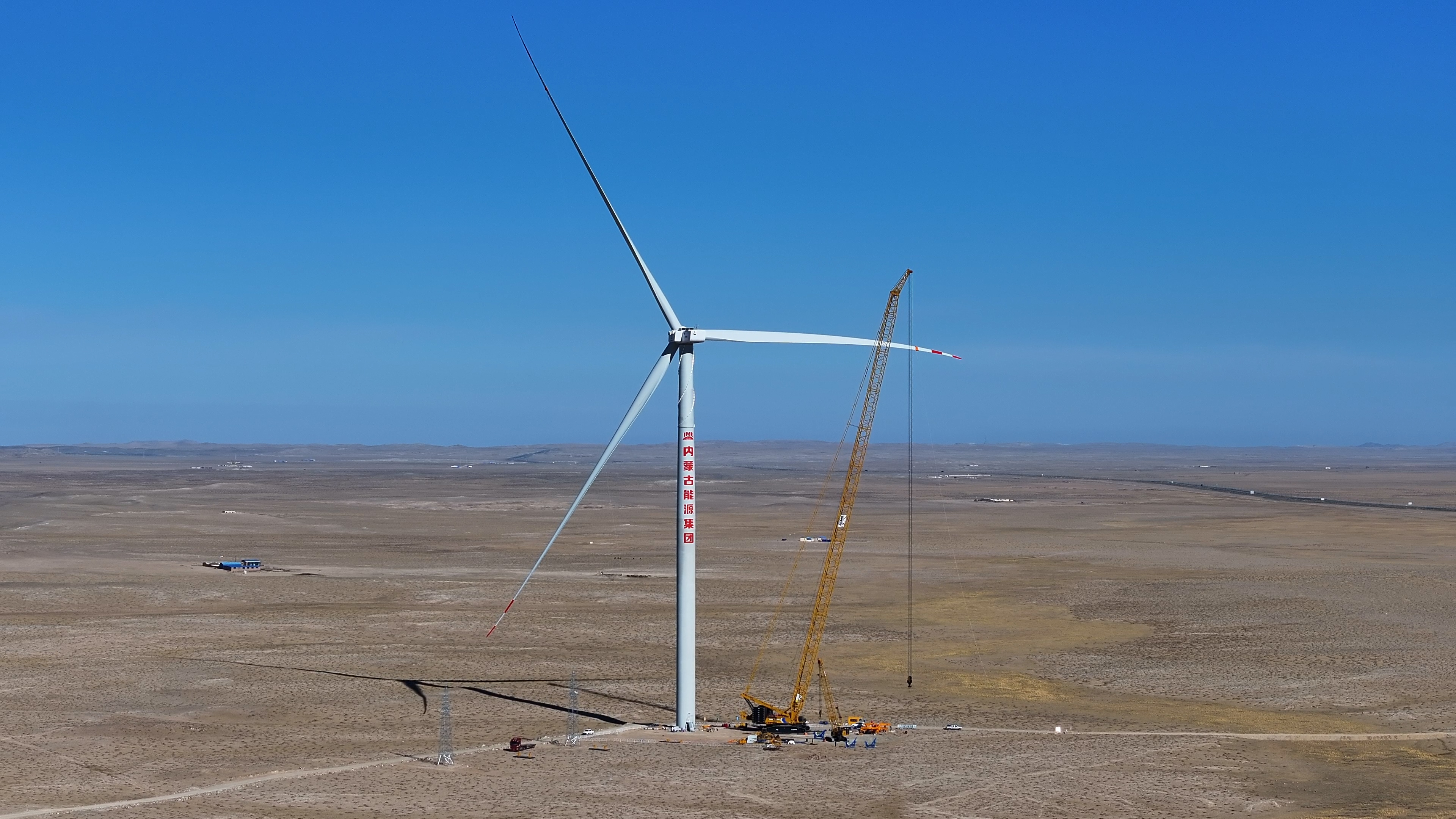 1300吨级新品风电首秀！！！NG电子游戏千吨级起重机再添实力干将