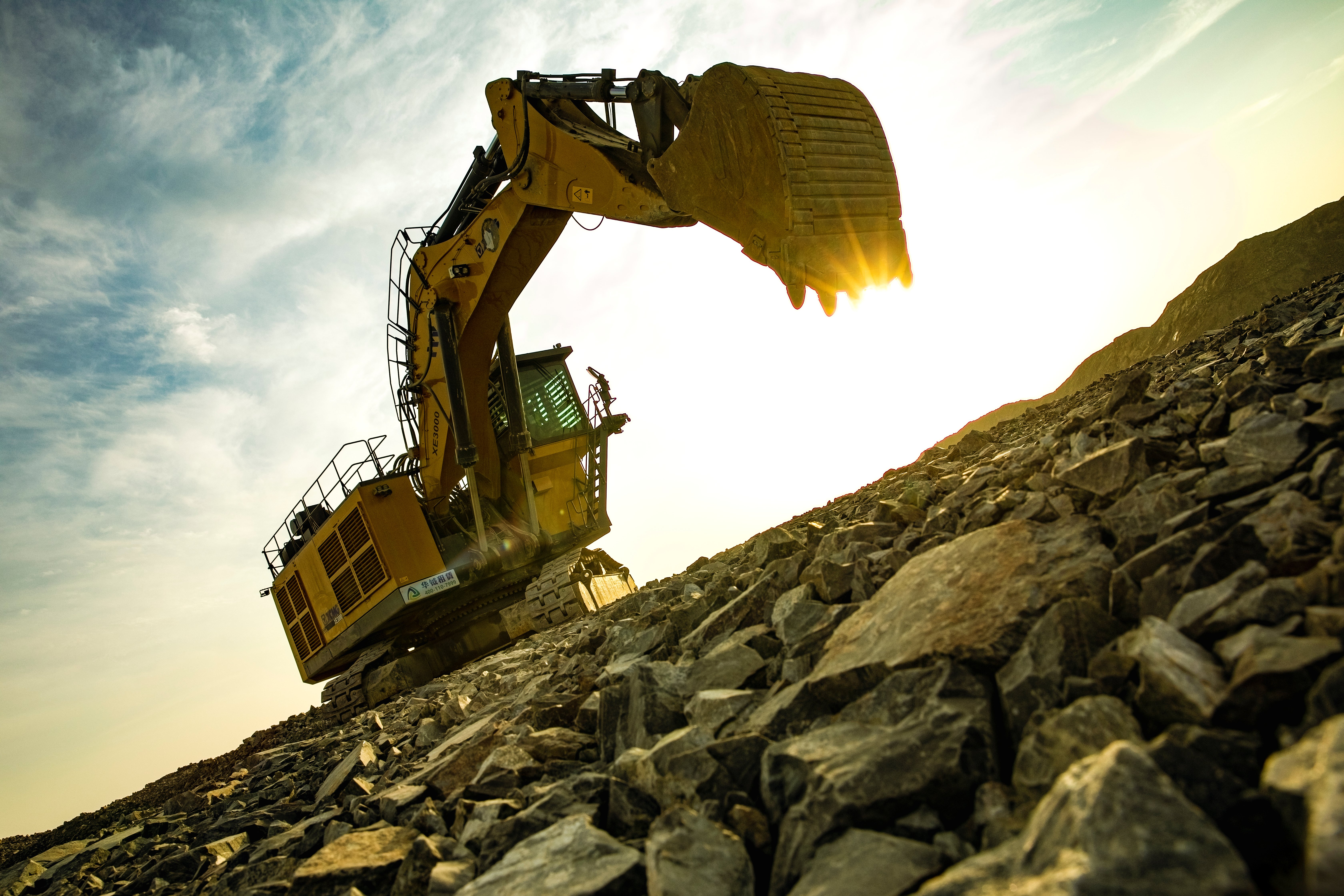 大型露天矿山智选之作，，NG电子游戏XE3000矿用挖掘机