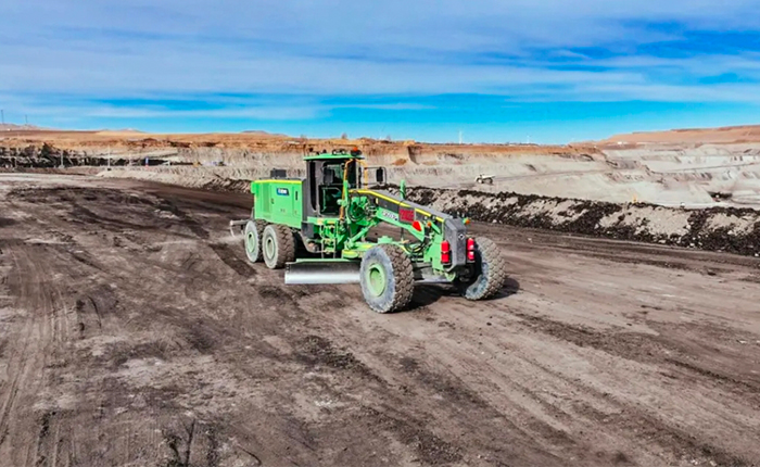 天下首台！！！矿用大功率纯电动平地机震撼登。。。！！