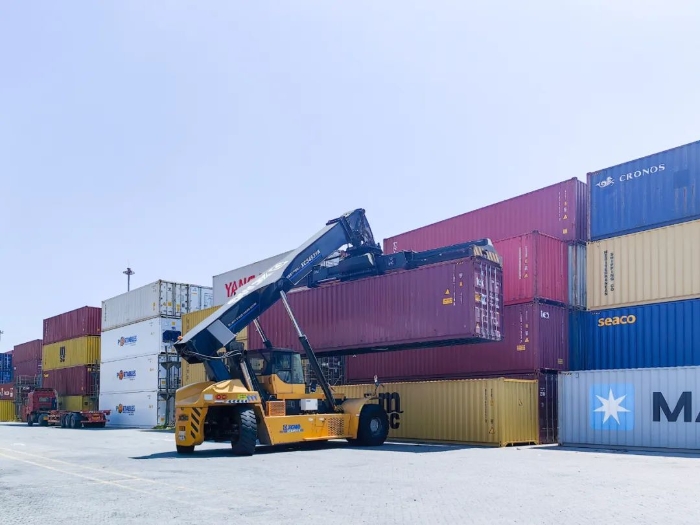 性能优越！NG电子游戏正面吊助力海铁联运生长