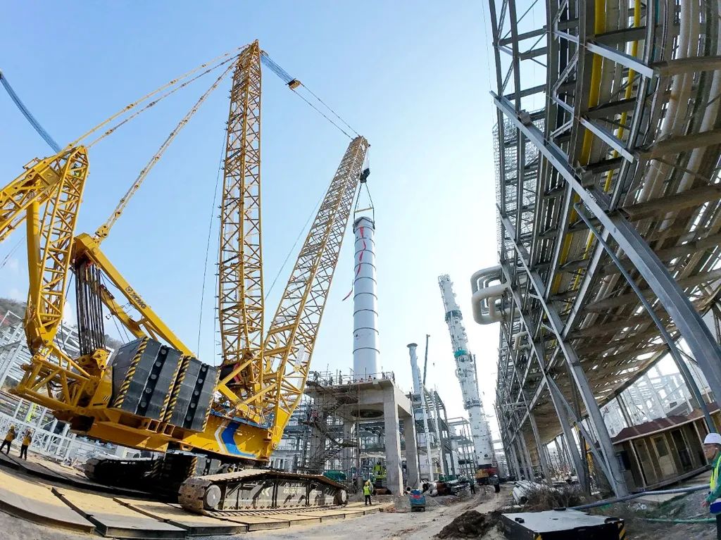 700吨巨塔稳稳落位？？？NG电子游戏XLC17000给出完善谜底