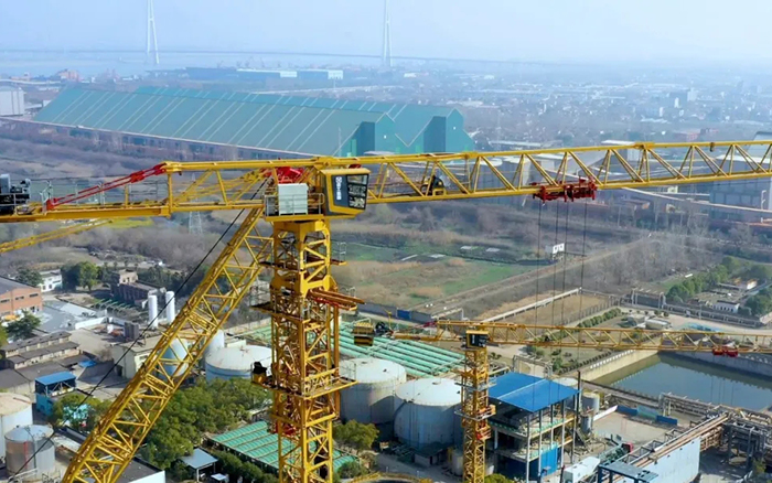 双塔聚力 | NG电子游戏塔机奋战石化标杆工程