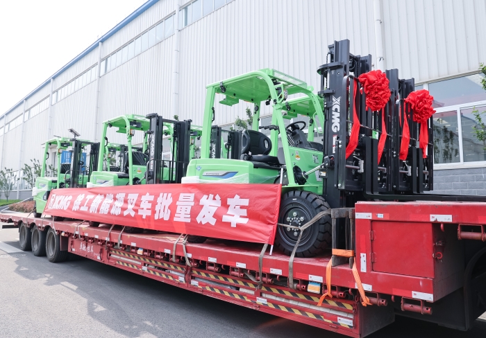 NG电子游戏鲲鹏系列电动平衡重叉车，，再掀浦东货运站高效物流新篇