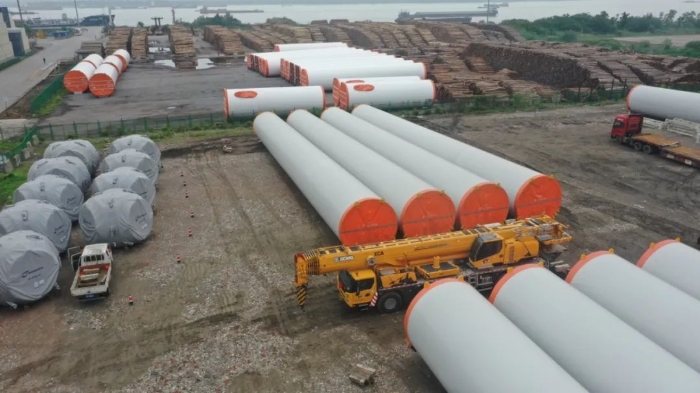 空间太？在下NG电子游戏G2代可变支腿，，，百吨塔筒在口岸“稳运”！