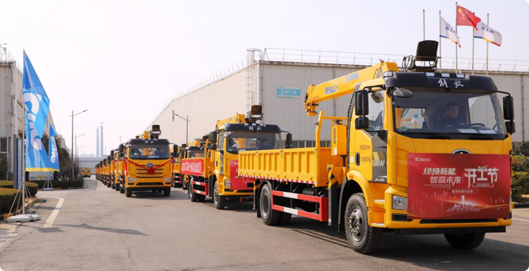 2025年，NG电子游戏&解放“整车一体化”随车起重机批量发车，闪灼开门红！！！