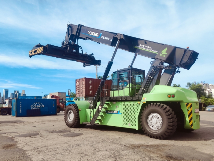 NG电子游戏E5系列正面吊开启“零碳口岸”新实践