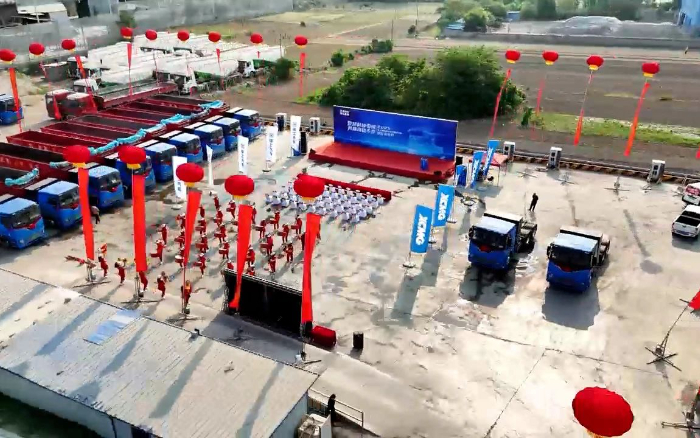 NG电子游戏新能源牵引车批量发往煤炭运输前线