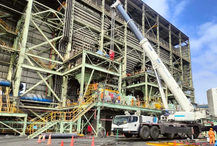 首台！！！超大吨位XCA500BR落子首钢铁矿！！！