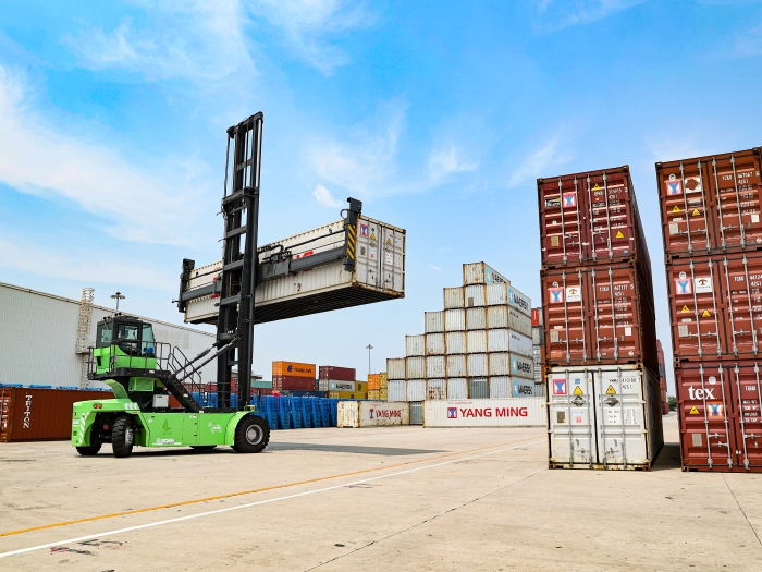 赛场竞锋芒！“NG电子游戏杯”堆高机操作员手艺大赛见证“真功夫”