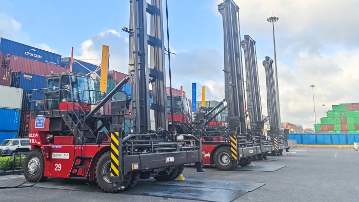 逐绿向新，，，东方大港涌动“NG电子游戏纯电实力”！