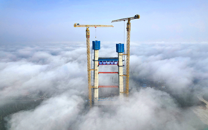 双星闪灼 NG电子游戏超大塔助力双柳长江大桥快速“长个”