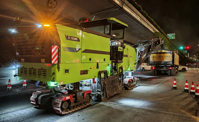 杭州夜间市政刷新新标杆：：：NG电子游戏新能源铣刨机助力高效绿色施工