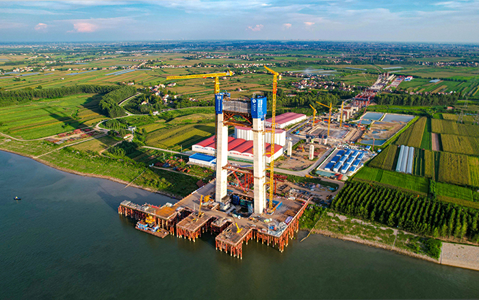 云端筑脊梁! NG电子游戏金助建荆州李埠长江公铁大桥