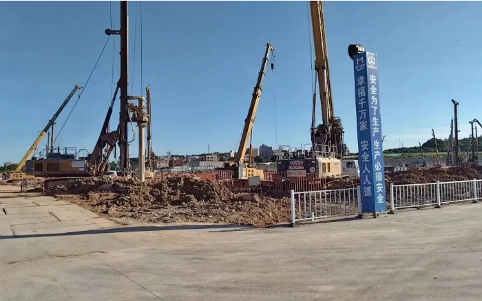 粘土 + 花岗岩地层 “拦路虎”？NG电子游戏 XR320E 旋挖钻机高效破解助厦门轨交