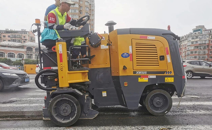 NG电子游戏XM505市政蹊径铣刨施工：：：杭州都会蹊径焕新升级的高效之选